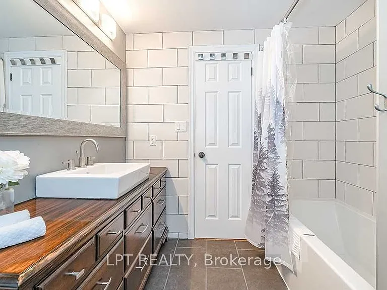 35 Clute Cres — Photo 12