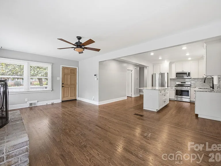 2727 Springway Dr — Photo 6