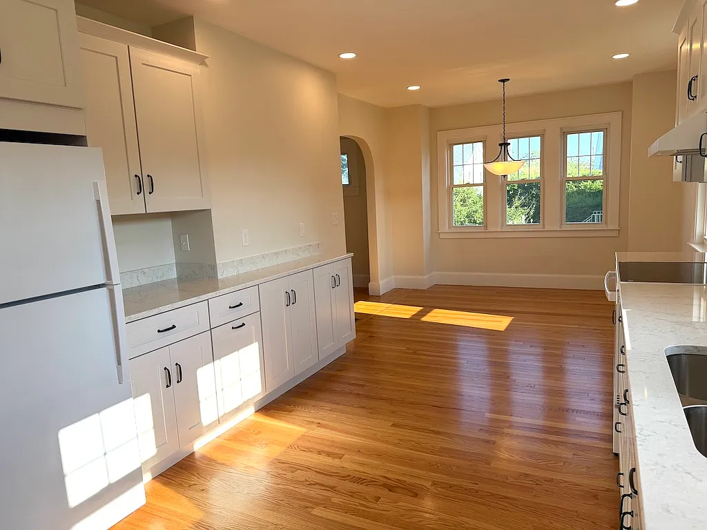 2 bed, 1049 sqft, $3,700 — Photo 3