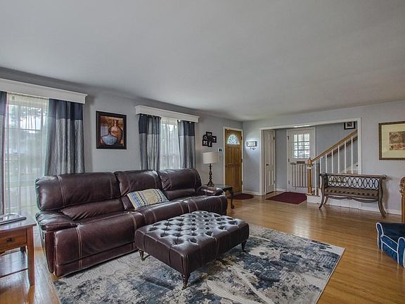 3rd image of 651 Sloane Ave