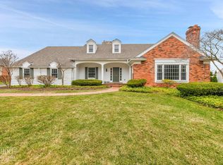 29 Rose Terrace St, Grosse Pointe Farms, MI 48236