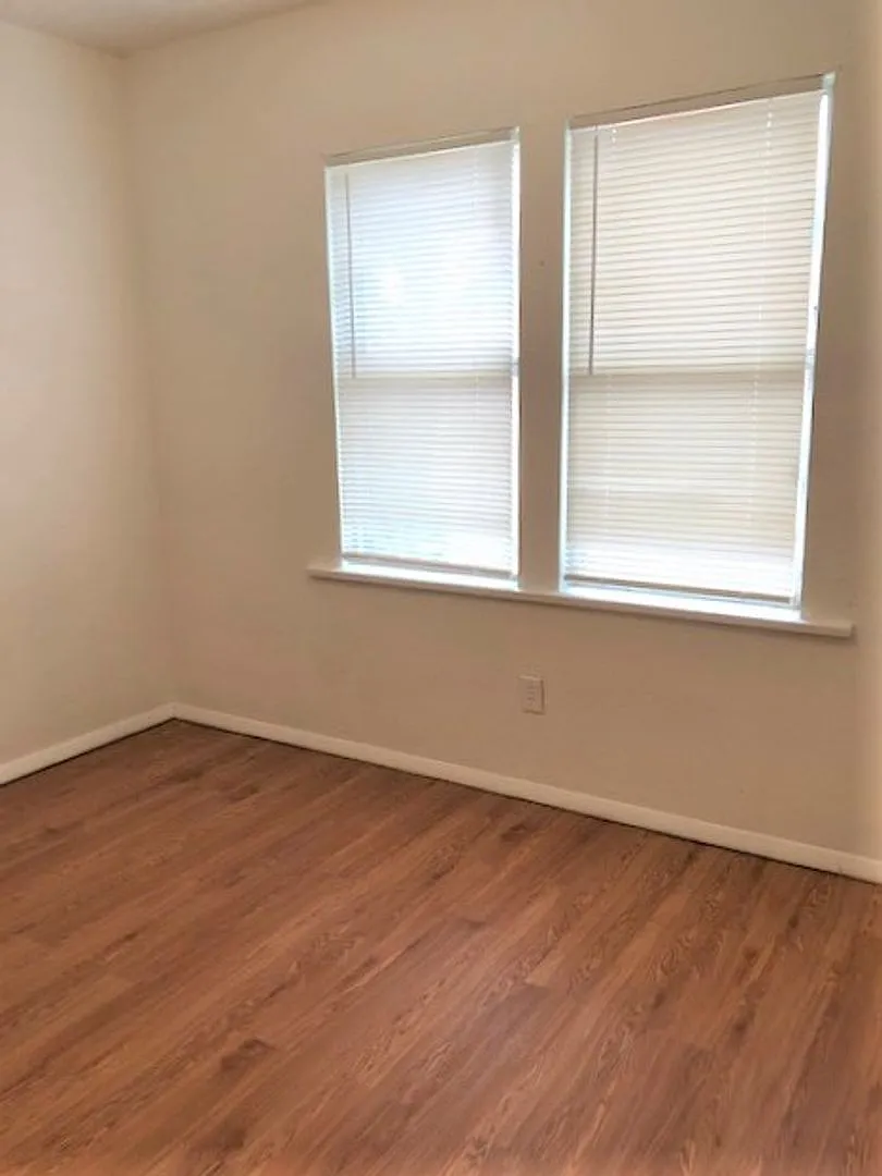Building Photo - 540 SW 24