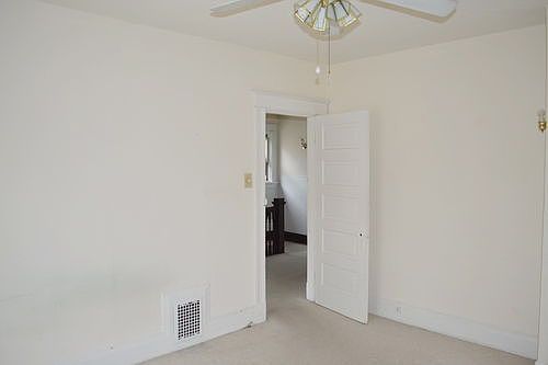 4th image of 2824 Linwood Ave #2