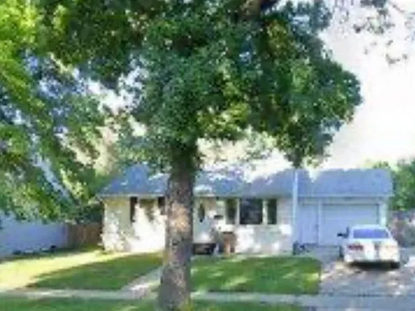 1421 8th St SW, Minot, ND 58701