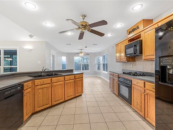 3rd image of 8077 Hooks Rd