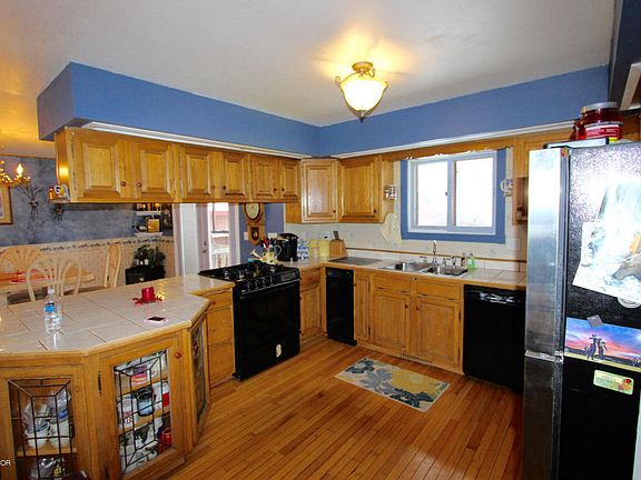 5th image of 810 Railroad Ave