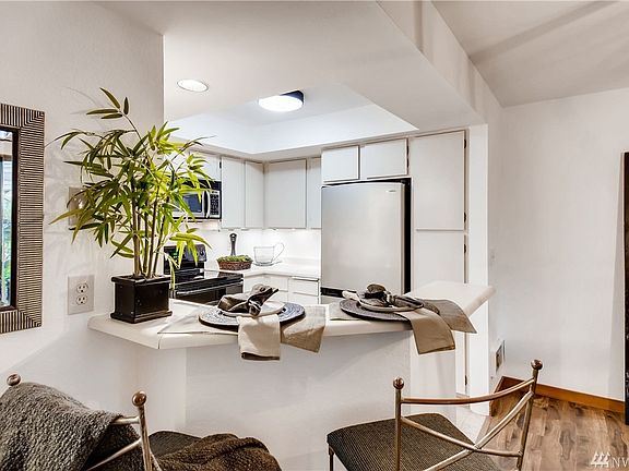 5th image of 1270 Bellevue Way NE APT 7