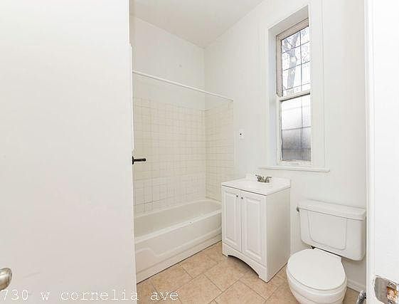 4th image of 730 W Cornelia Ave #1122