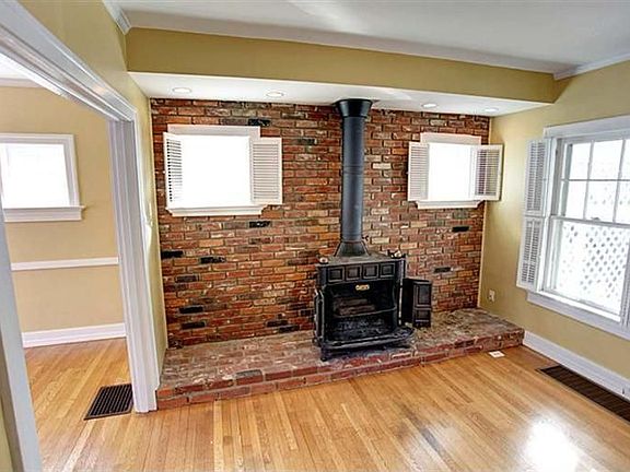 5th image of 247 Telford Ave