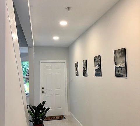 4th image of 621 NE 8th Ave