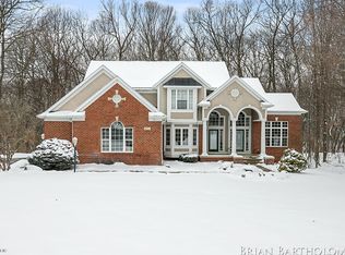 4923 Glen Oaks Dr NE, Rockford, MI 49341