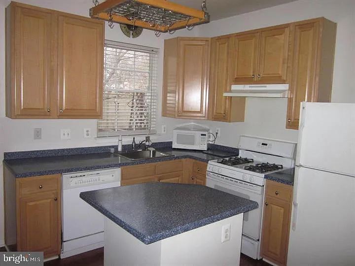 635 Baystone Ct — Photo 5