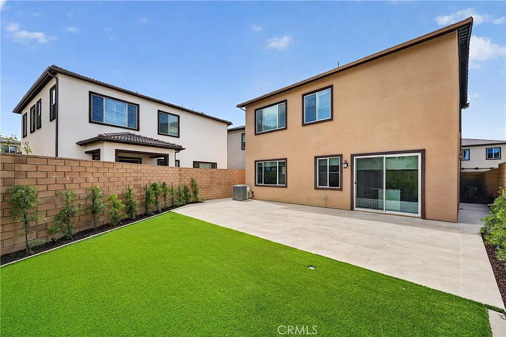 4 bed, 2081 sqft, $6,850 — Photo 2
