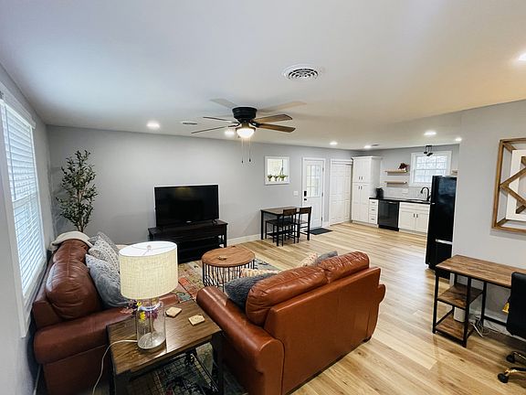 2nd image of 1281 Woodvale Dr