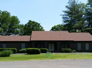 14 Crownhill Ln, Chesterfield, MO 63005