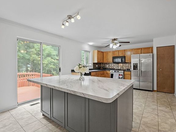 5th image of 280 Persimmon Ct
