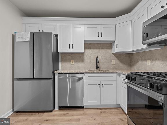 4th image of 3005 Danbury Ct