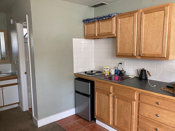 5th image of 2244 Canyon Blvd #1