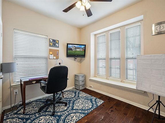 3rd image of 2112 Jonathan Creek Dr