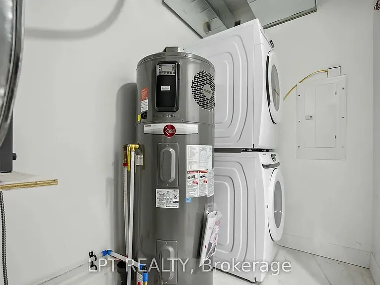 19 Hatfield Cres — Photo 11