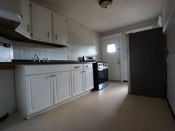 4th image of 2428 Garfield Ave S #4