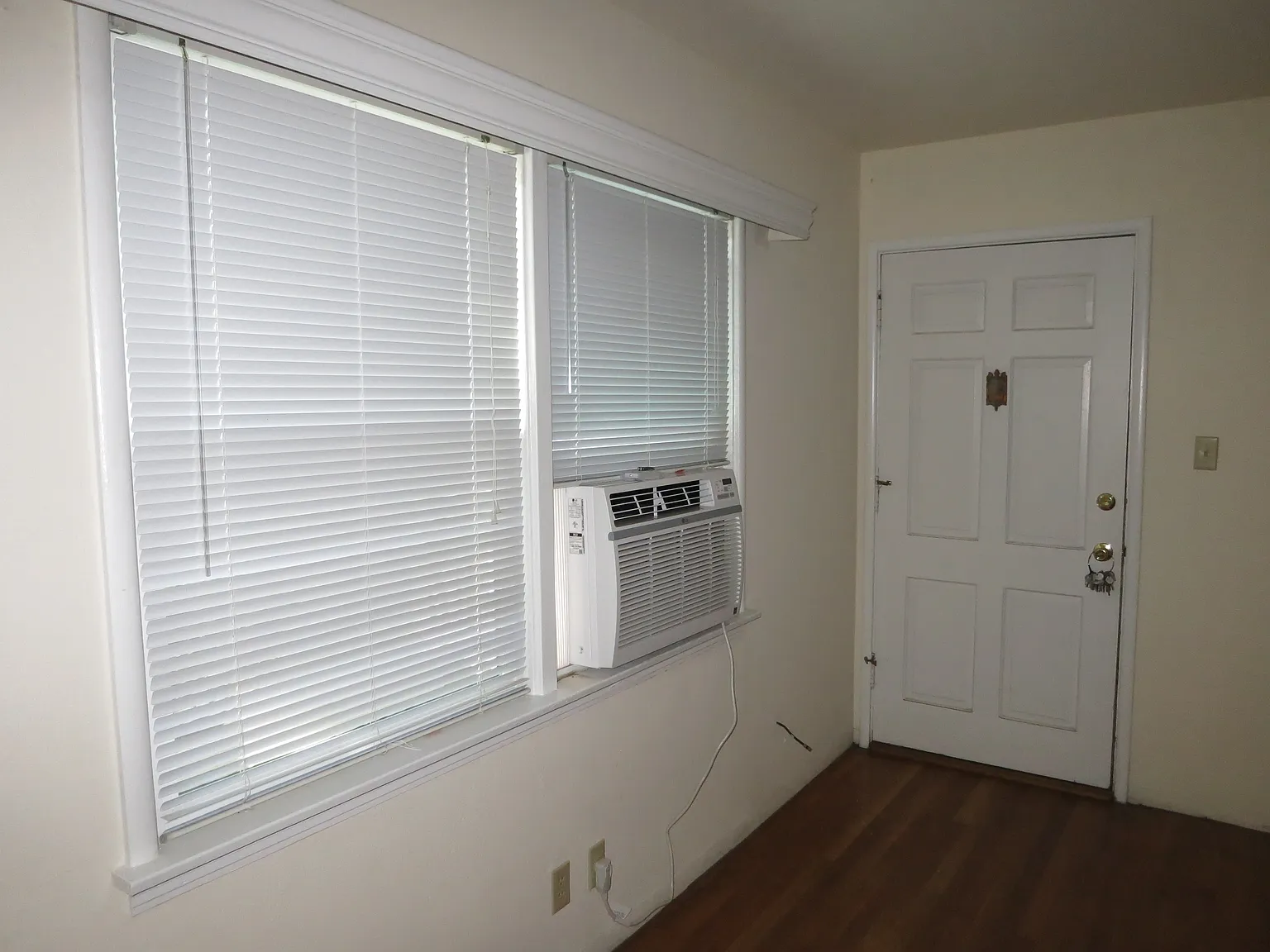 2 bed, 950 sqft, $1,995 — Photo 3