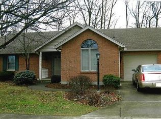 122 Colonial Lake Dr, Hamilton, OH