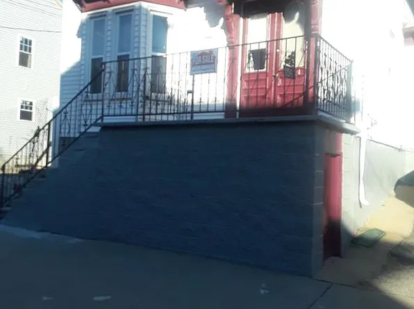 158 Burnside St, Providence, RI 02905