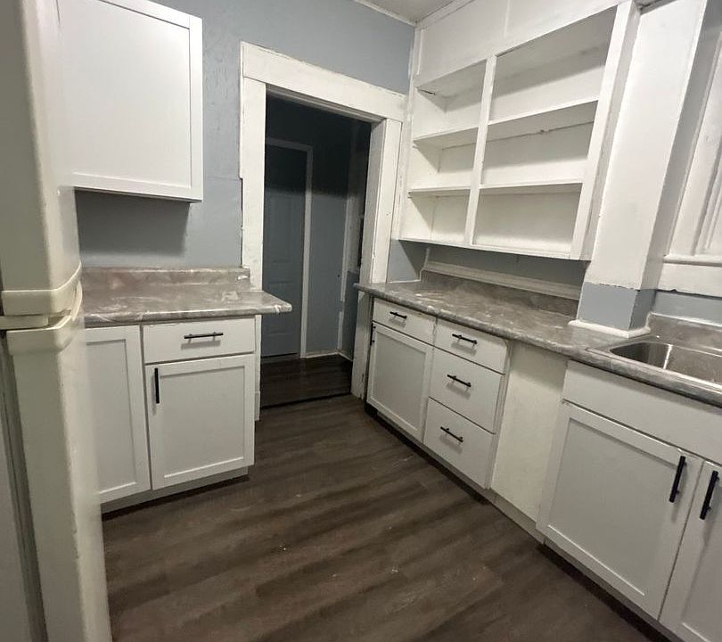 1st image of 614 N Michigan St