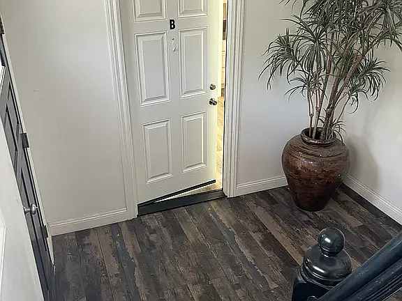 2 bed, 1200 sqft, $2,400 — Photo 2