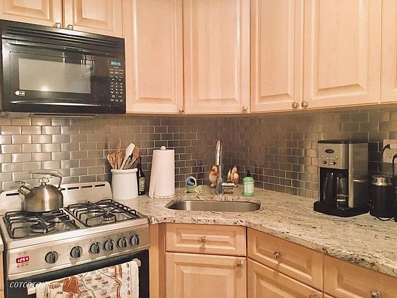 3rd image of 25 W 70th St APT 1B