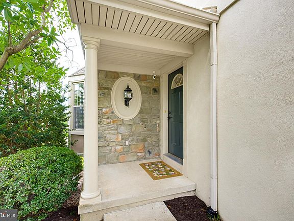 4th image of 636 Royal View Dr