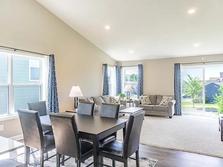 1430 Nutmeg Cir — Photo 17