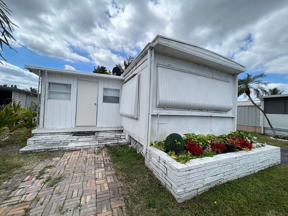 1st image of 3081 SW 53rd Ave