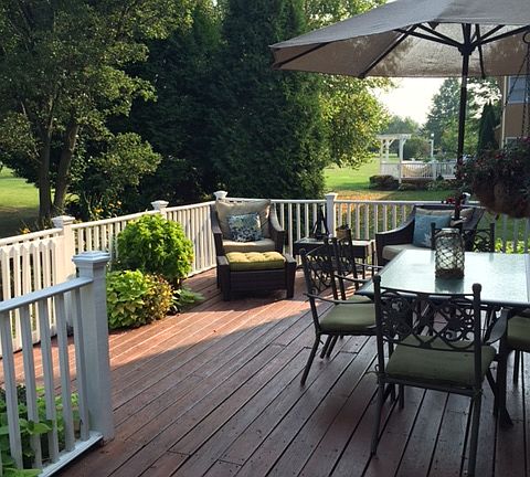 Upper wood deck