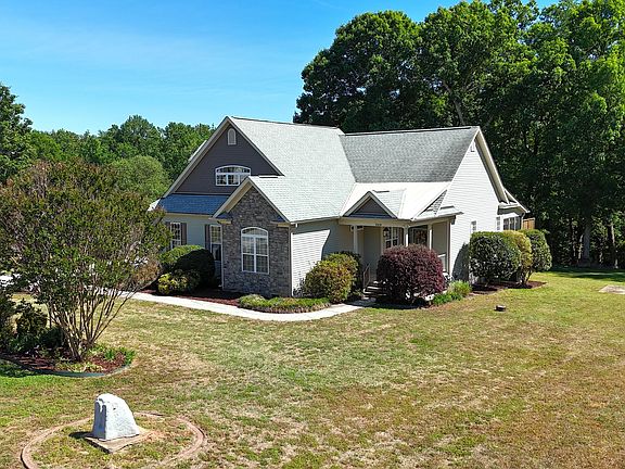 3rd image of 3516 Bluebonnet Dr