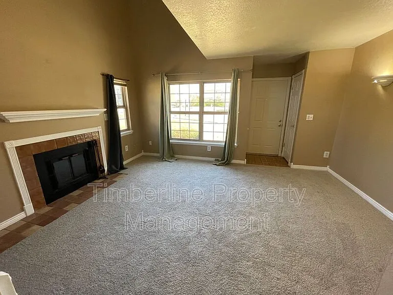 8089 Lexington Park Dr — Photo 5