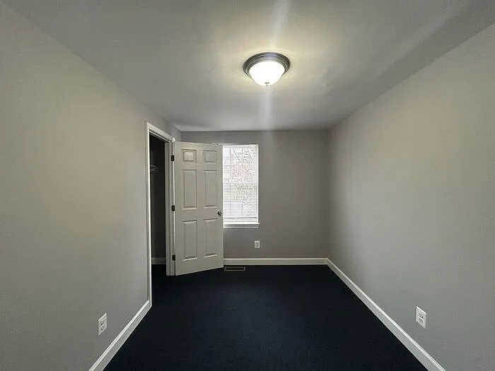 1200 E Madison St — Photo 5