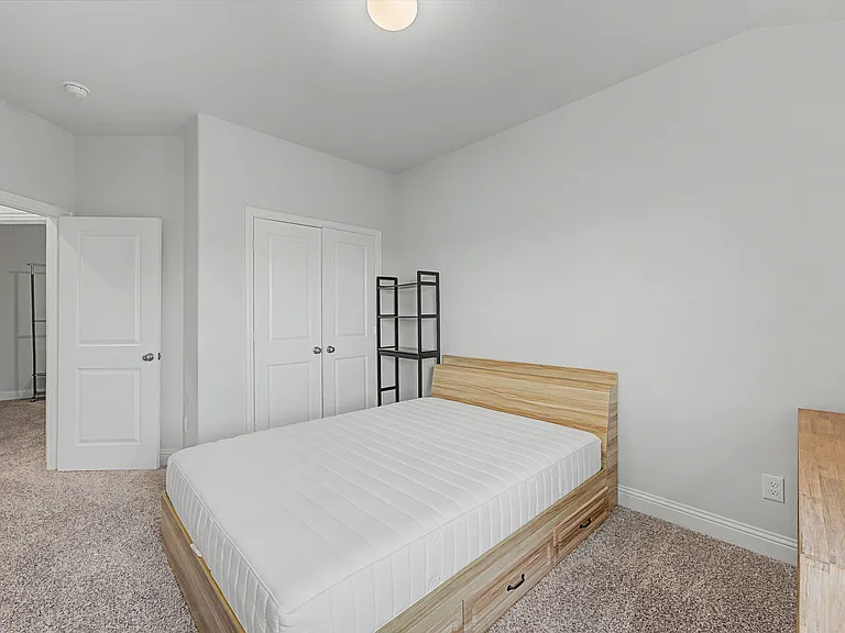 537 Hutchinson Ln — Photo 24