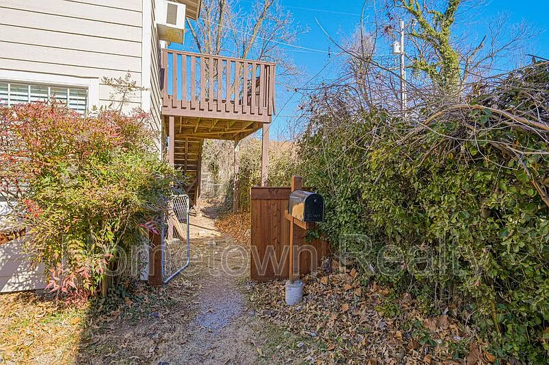1 bed, 1.0 bath, $695 — Photo 3