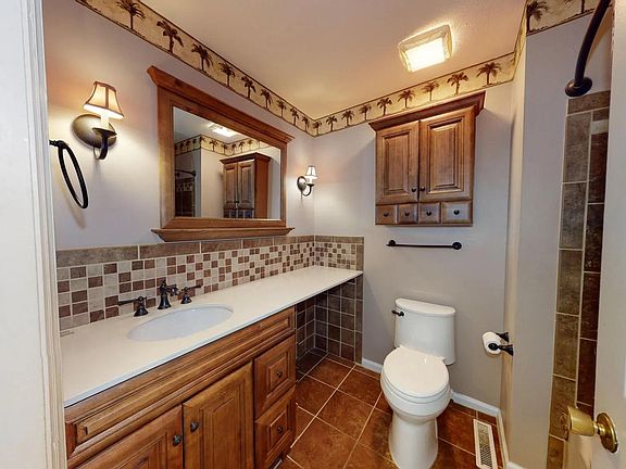 2nd image of 484 Cromwell Way