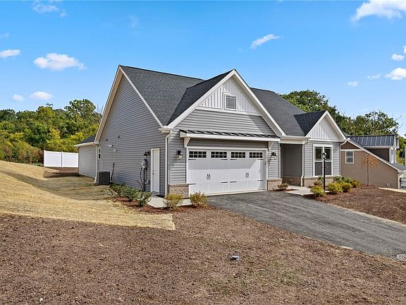 3rd image of 1027 Lakeshore Dr