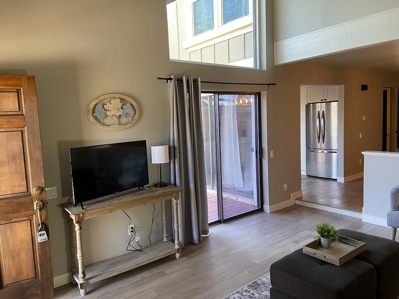 3 bed, 2.5 bath, 2181 sqft, $3,800 — Photo 2