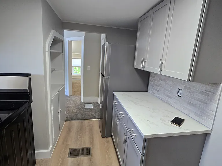 225 W Miller St #1 — Photo 1