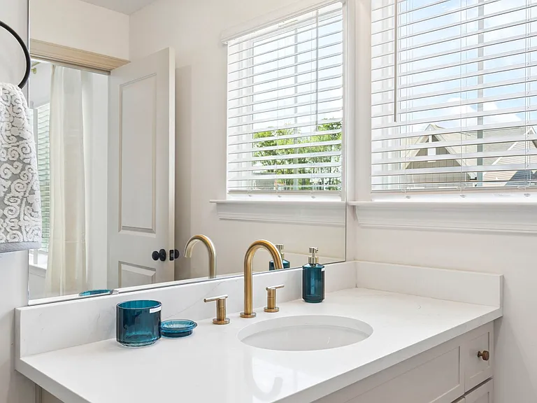 New Classically designed Duet style homes for Rent in Charlotte — Photo 17