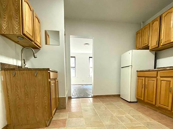 5th image of 226 E 89th St #9A