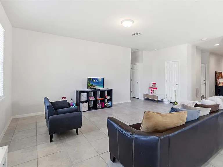 17241 Goldcrest Loop — Photo 9