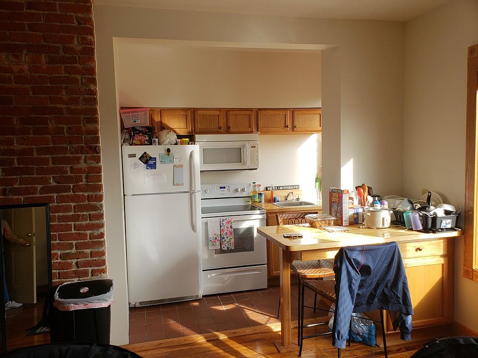 2nd image of 804 N Dubuque St #3