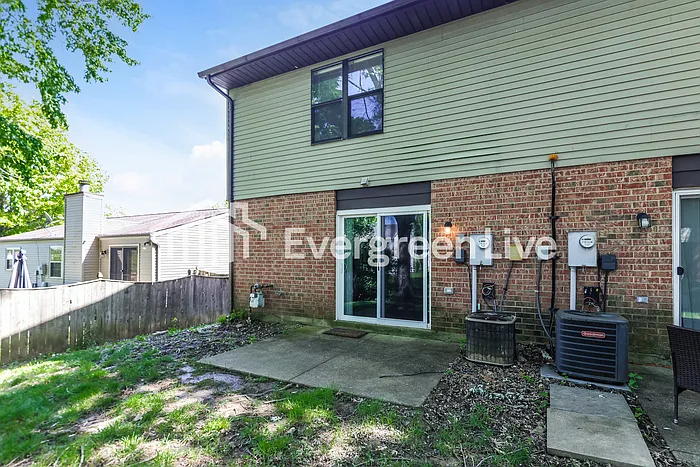 2419 Cross Village Dr — Photo 15