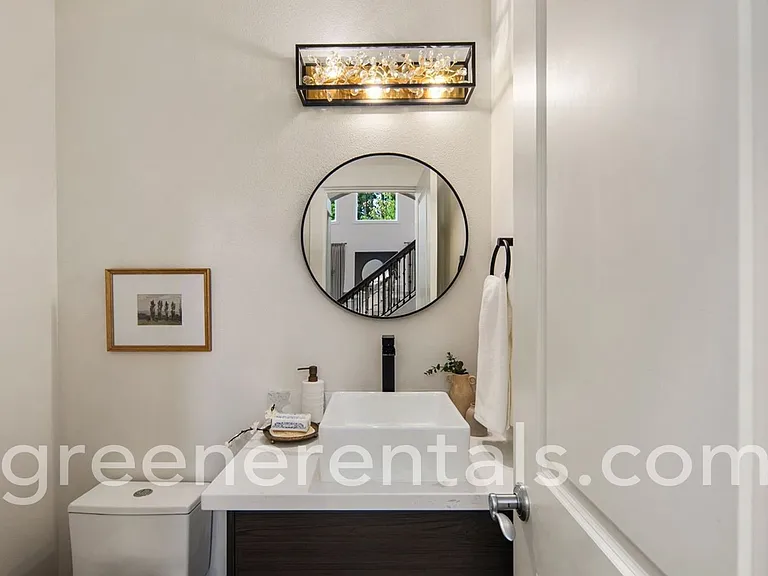 9016 Merrill Ct NE — Photo 14